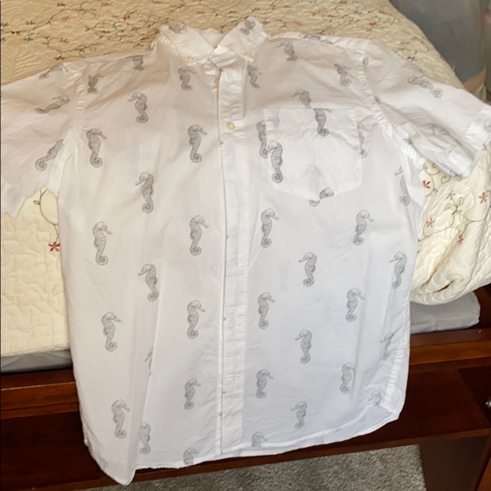 Men’s button down short sleeve shirt